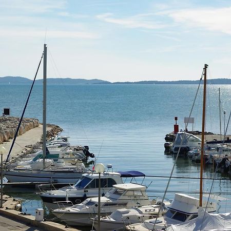 Hotel La Reine Jane Hyeres Bagian luar foto