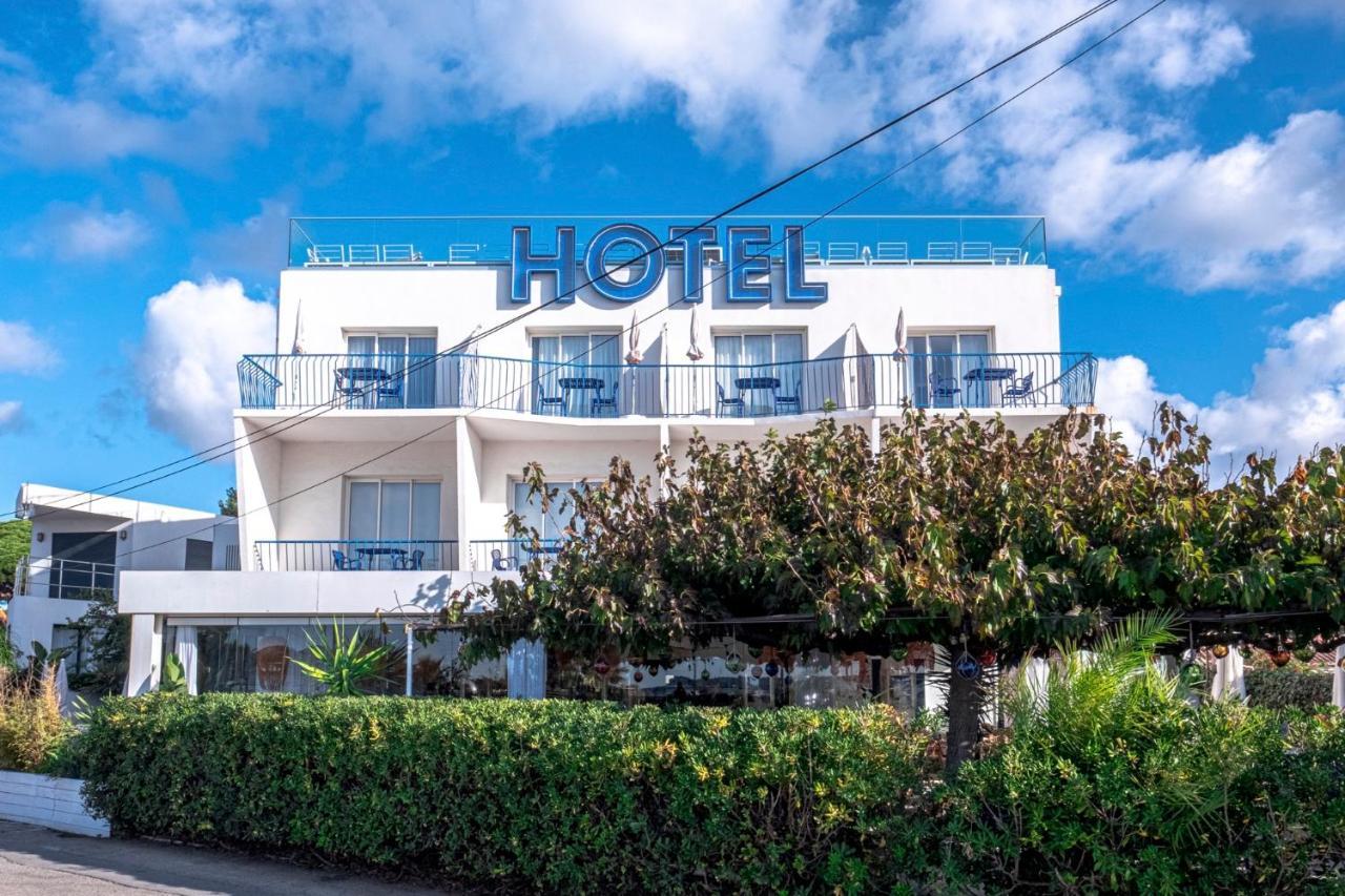 Hotel La Reine Jane Hyeres Bagian luar foto