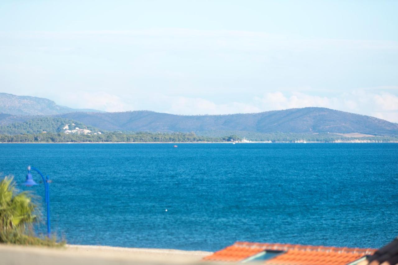 Hotel La Reine Jane Hyeres Bagian luar foto